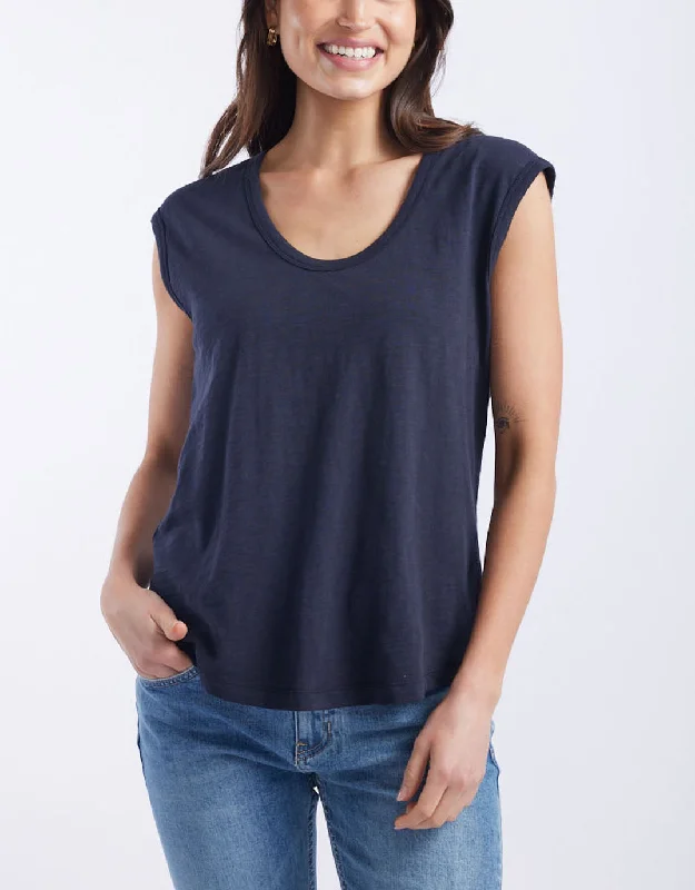 Cali Scoop Tank - Navy Hip Women's Urban