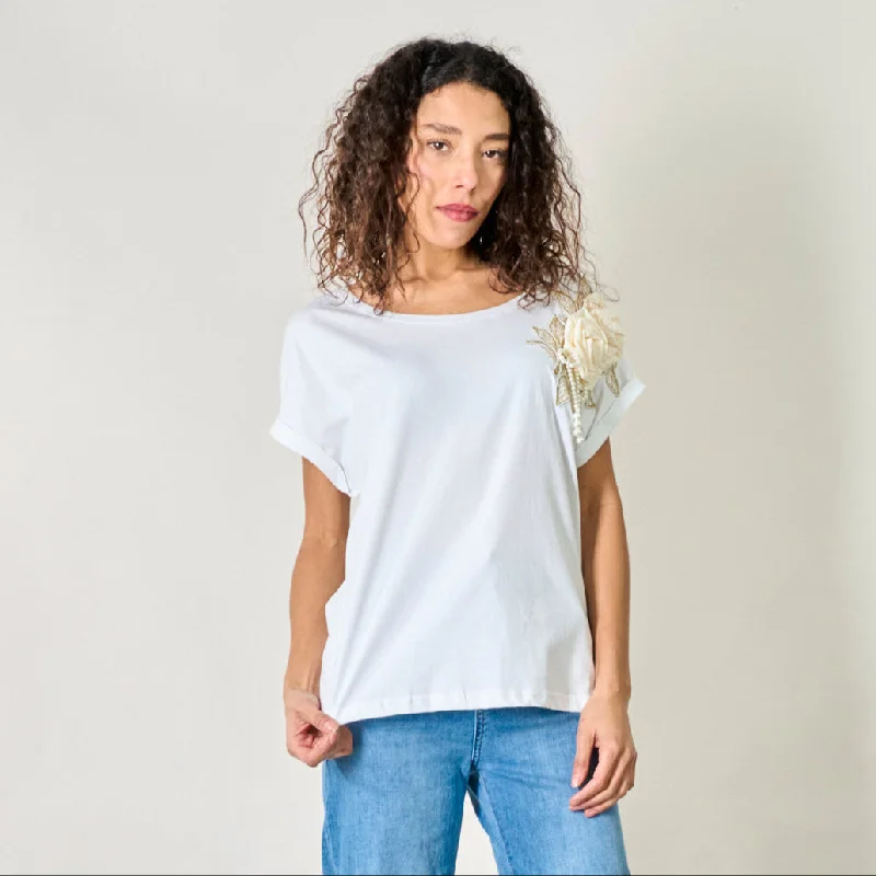 Embellished floral t-shirt with pearl accents wholesale Hip Women's Urban