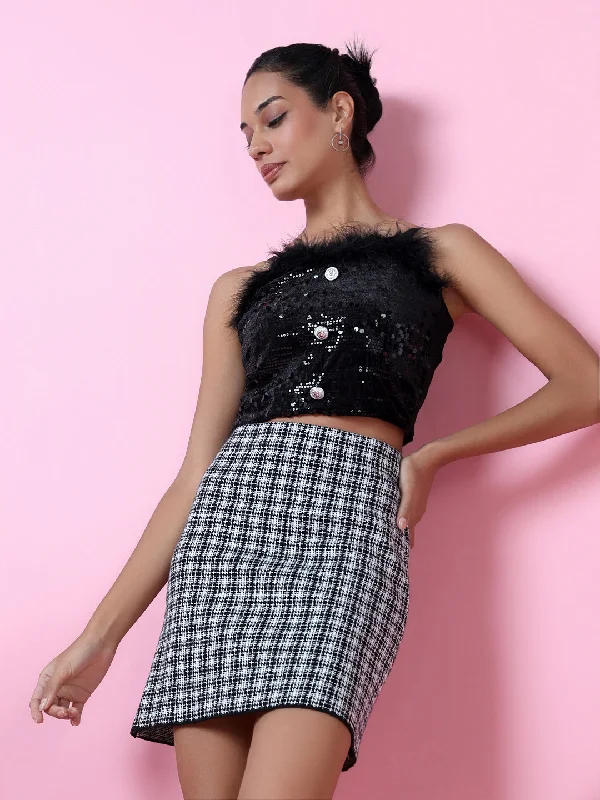 Women Black Solid Fitted Crop Top Compression